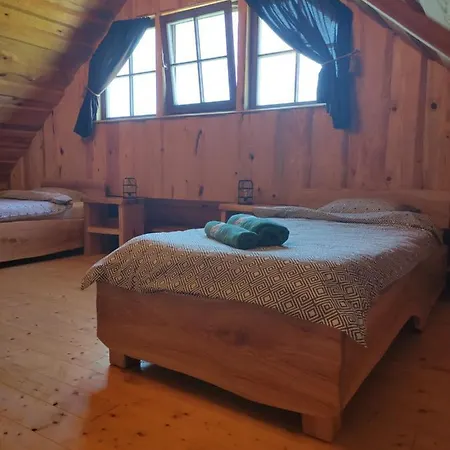 Lacu Namins/bear House Hébergement de vacances